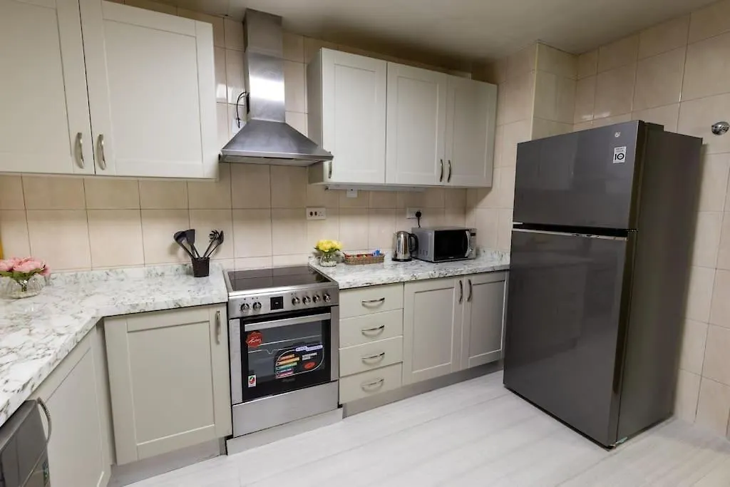 Super 2 Bedroom Sea Front Abu Dzabi Apartman